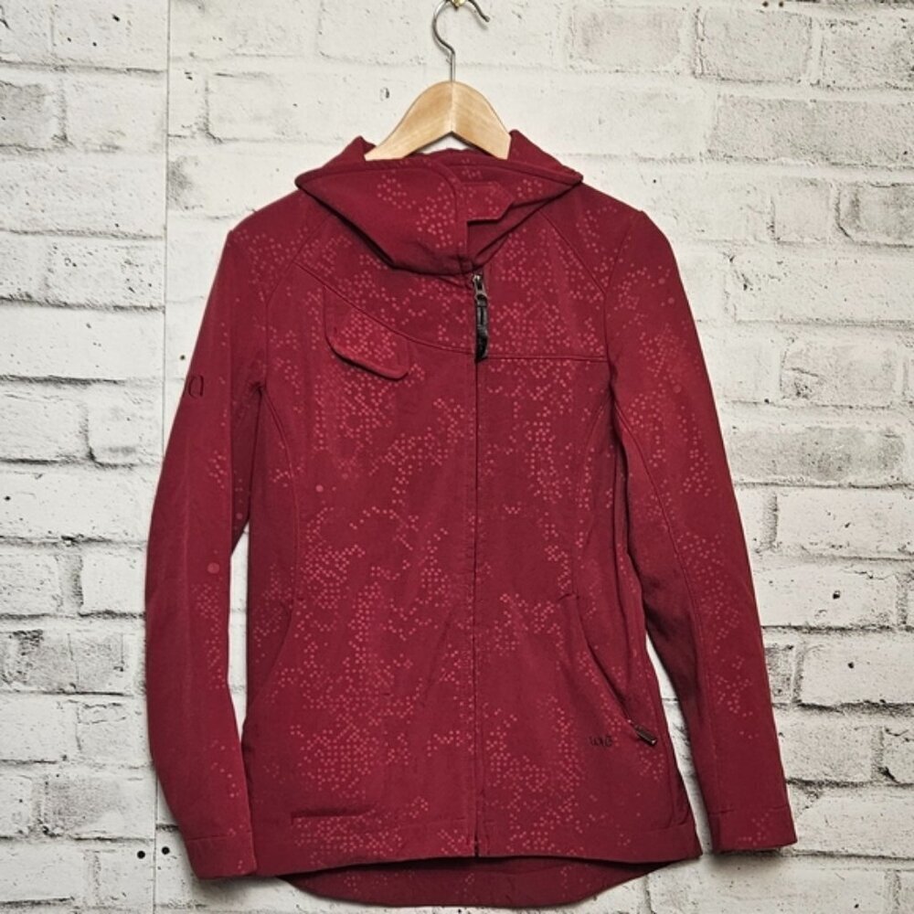 lolë women's red jacket. Perfect for winter and wind.